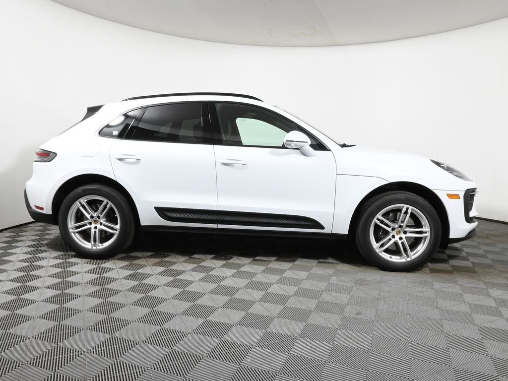 2025 Porsche Macan  8