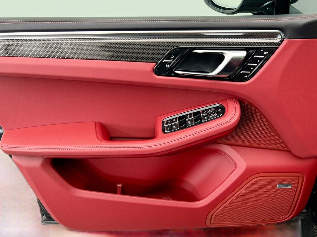 Thumbnail: 2026 Porsche Macan - 25