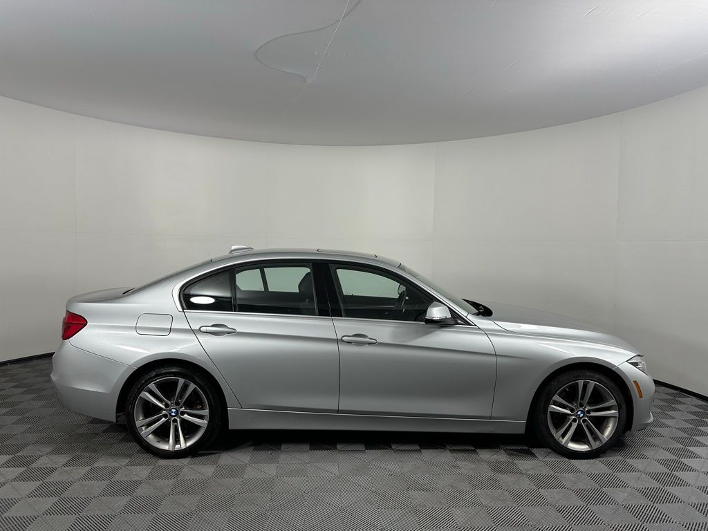 Thumbnail: 2017 BMW 3 Series - 4