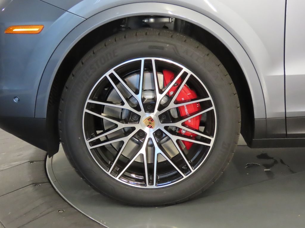 Thumbnail: 2026 Porsche Cayenne - 11