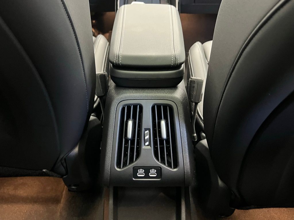 2025 BMW X1 xDrive28i 10