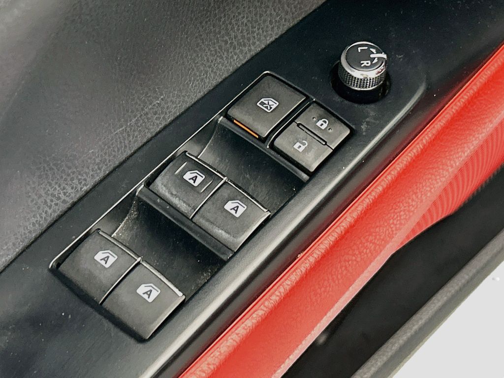 Thumbnail: 2020 Toyota Camry - 21