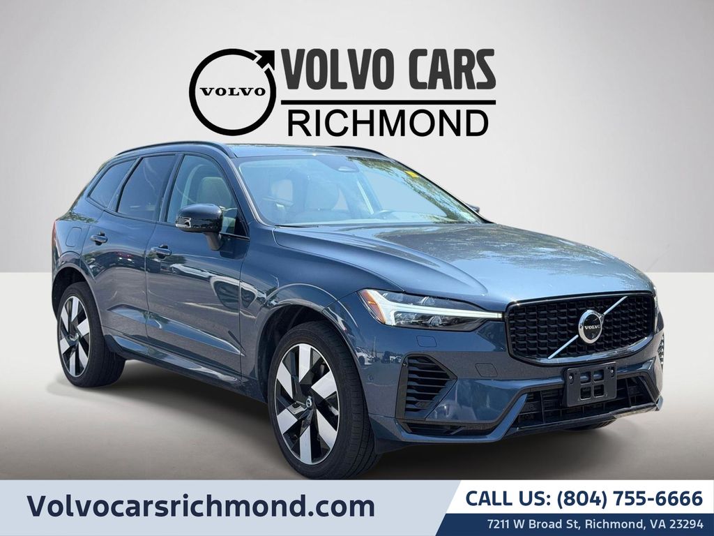 2024 Volvo XC60 Recharge T8 Plus Dark Theme eAWD