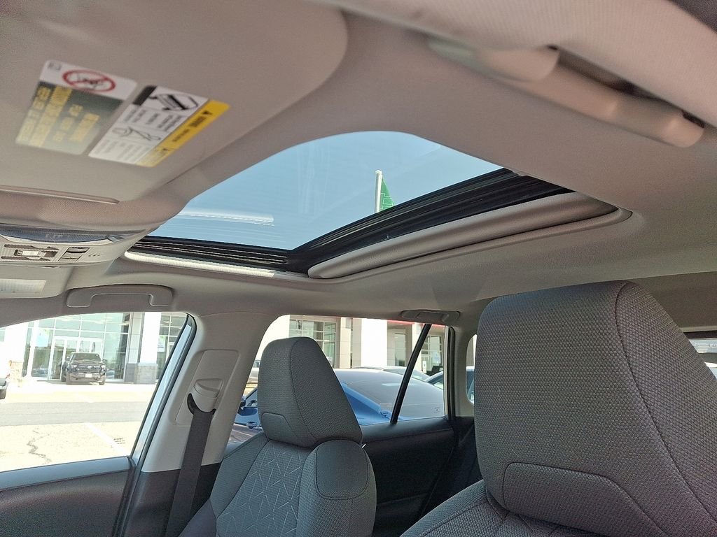 2022 Toyota RAV4 XLE 15