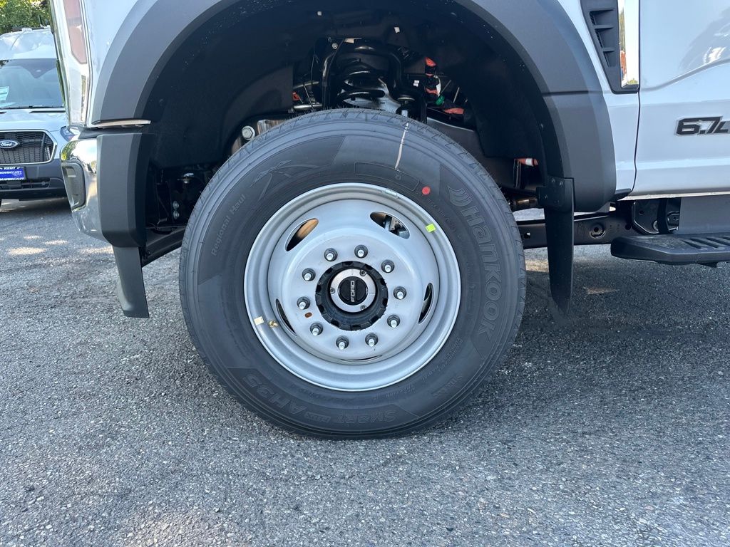 New 2025 Ford Super Duty F-600 Chassis Regular Cab (DRW) 169" Wheelbase XL