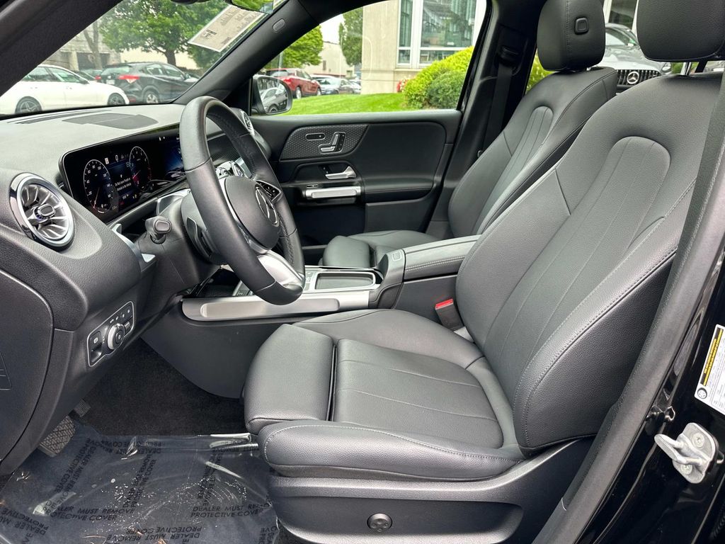 Thumbnail: 2024 Mercedes-Benz GLB - 32