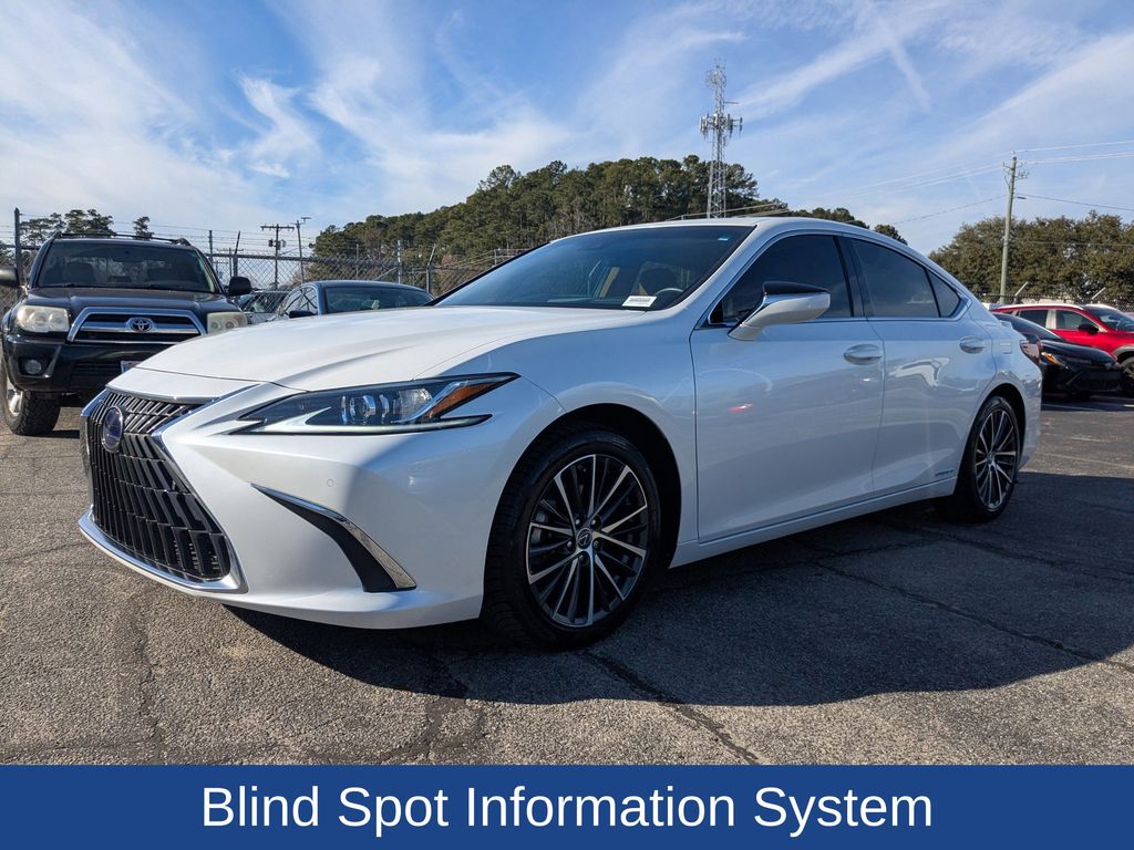 2022 Lexus ES 300h 