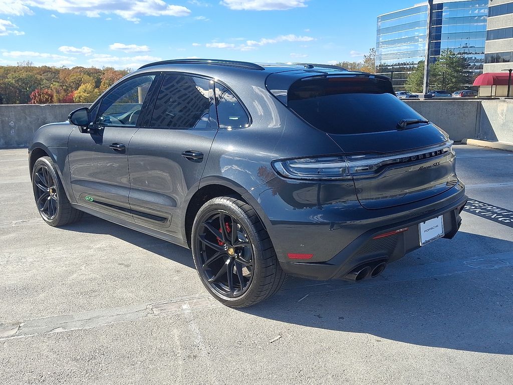 Thumbnail: 2022 Porsche Macan - 10
