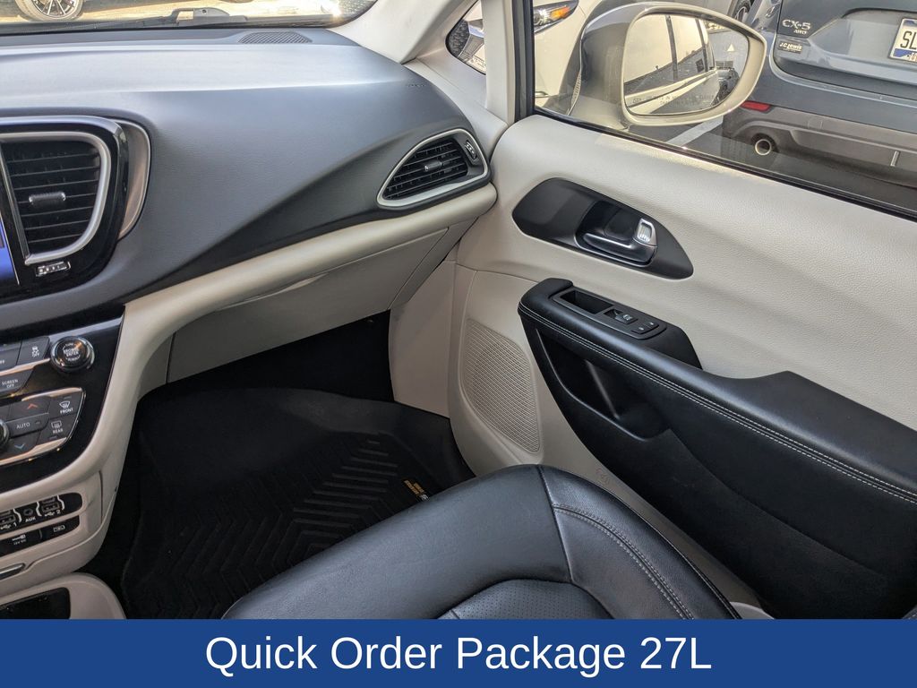 2022 Chrysler Pacifica Touring L