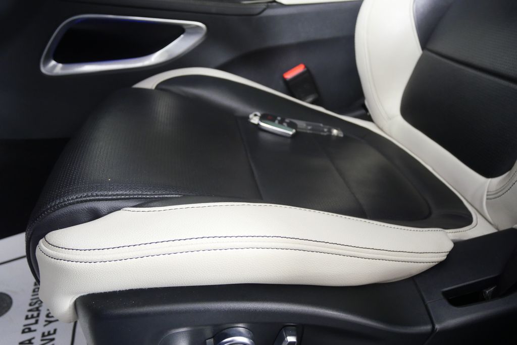 Thumbnail: 2019 Jaguar F-Pace - 10