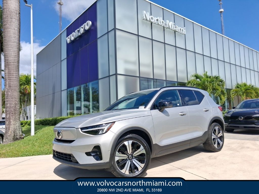 Silver Dawn Metallic 2023 Volvo XC40 Recharge Twin Plus eAWD SUV / Crossover All-Wheel Drive 1-Speed Automatic