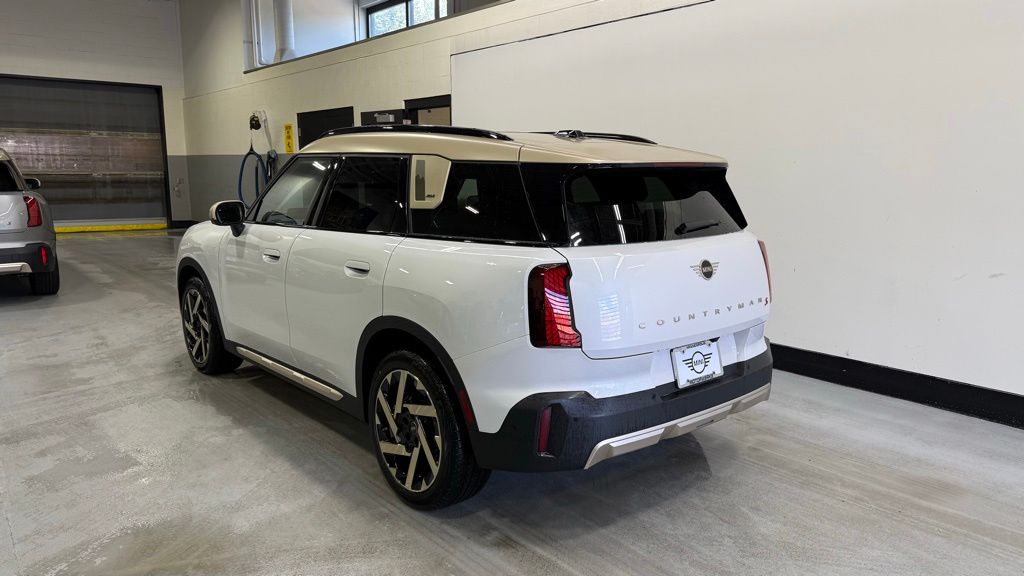 Thumbnail: 2027 MINI Cooper Countryman - 3