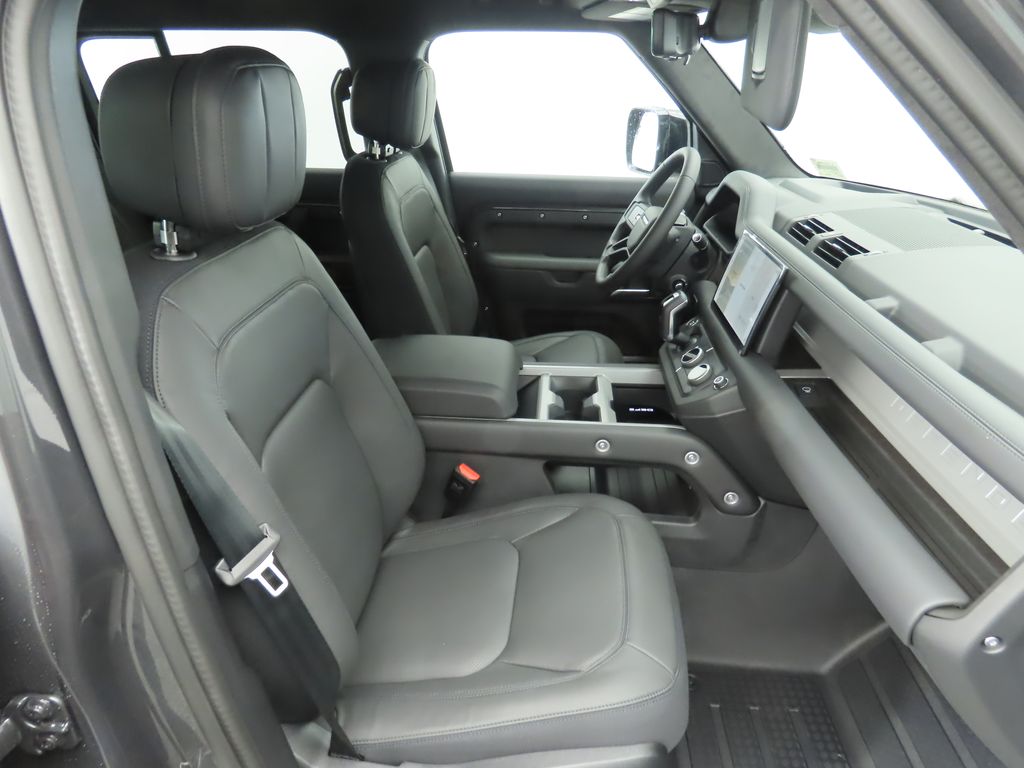 2025 Land Rover Defender 130 22