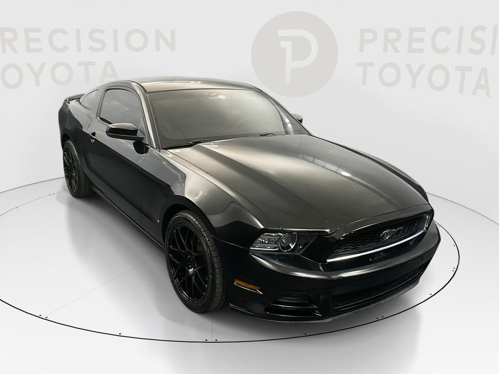 2013 Ford Mustang V6 Premium Coupe RWD