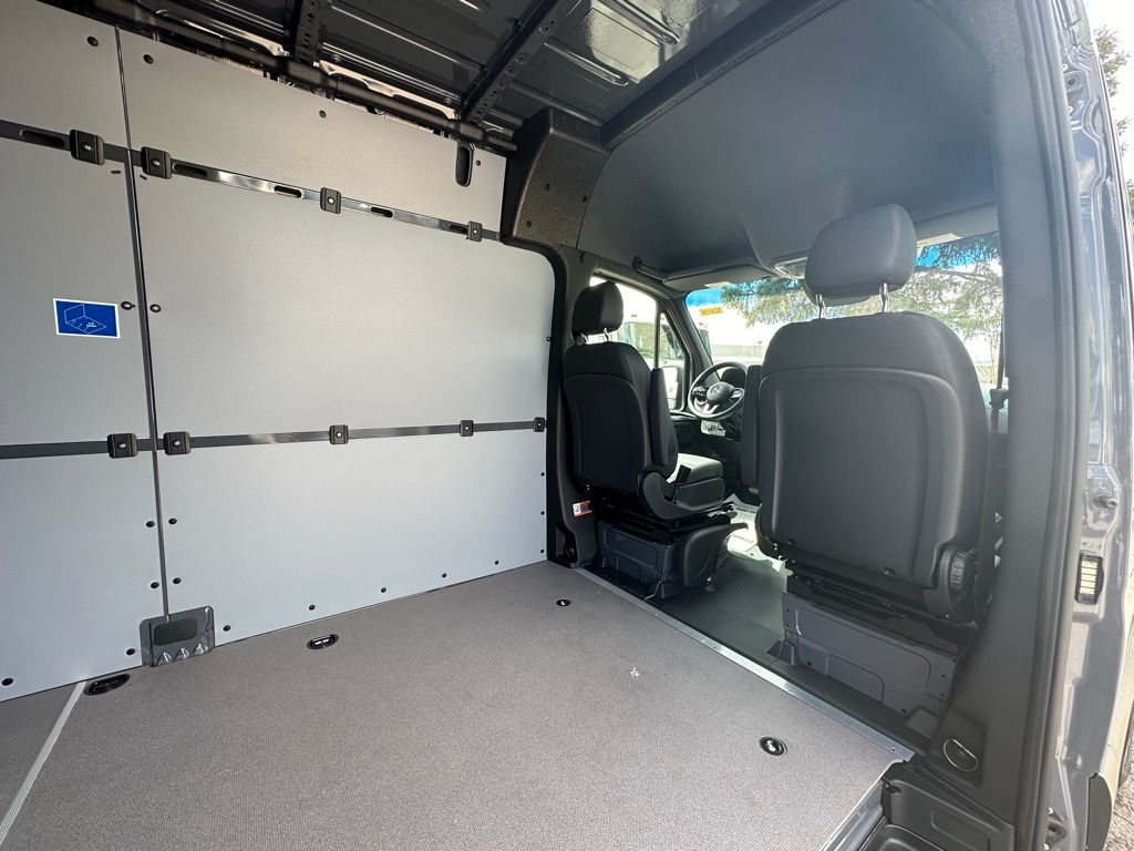 2024 Mercedes-Benz Sprinter 2500 Cargo 170 WB 26