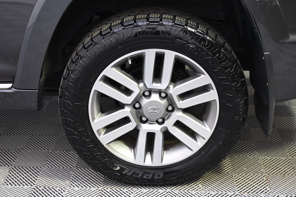 Used 2013  Toyota Limited image 20