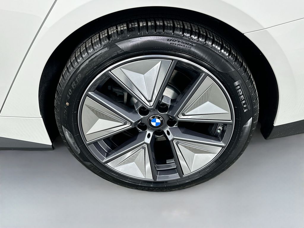 Thumbnail: 2026 BMW i4 - 23