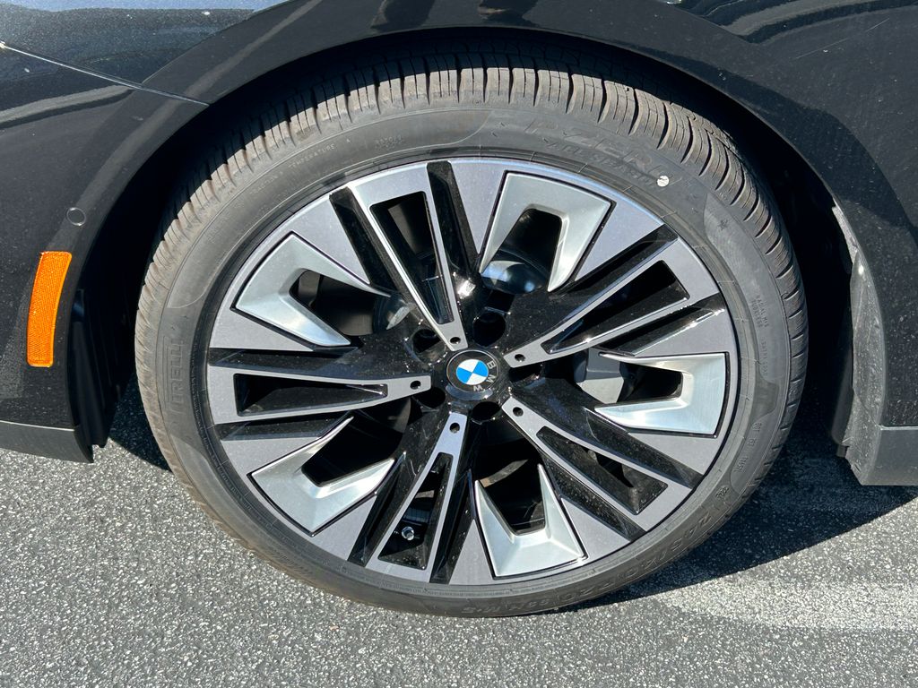 2025 BMW 5 Series 530i 9