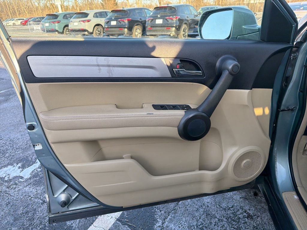 Thumbnail: 2011 Honda CR-V - 18