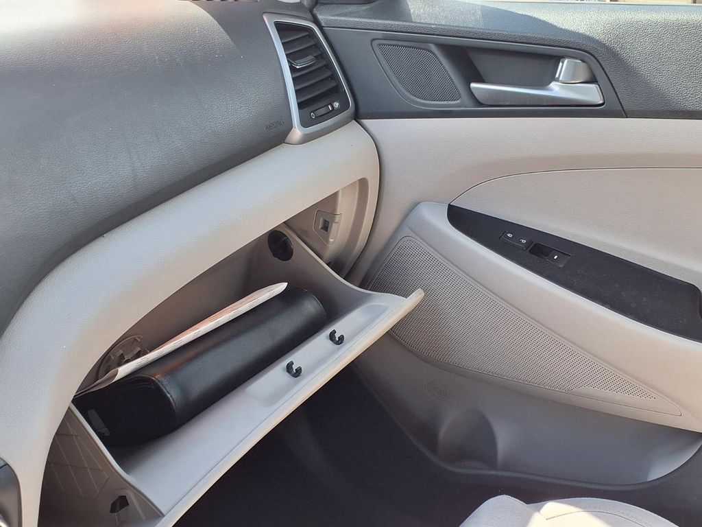 2017 Hyundai Tucson SE Silver at Baytown Hyundai