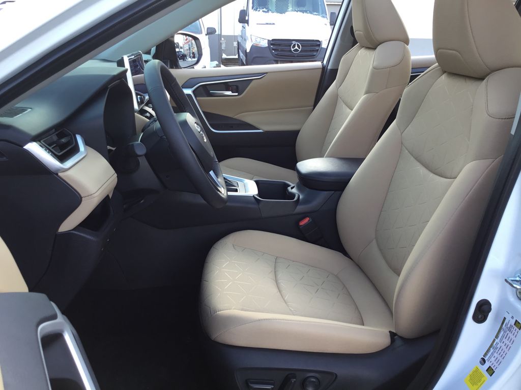 Thumbnail: 2025 Toyota RAV4 - 14