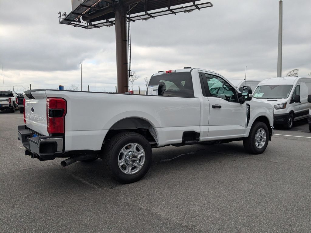 2026 Ford F-350 Super Duty XLT