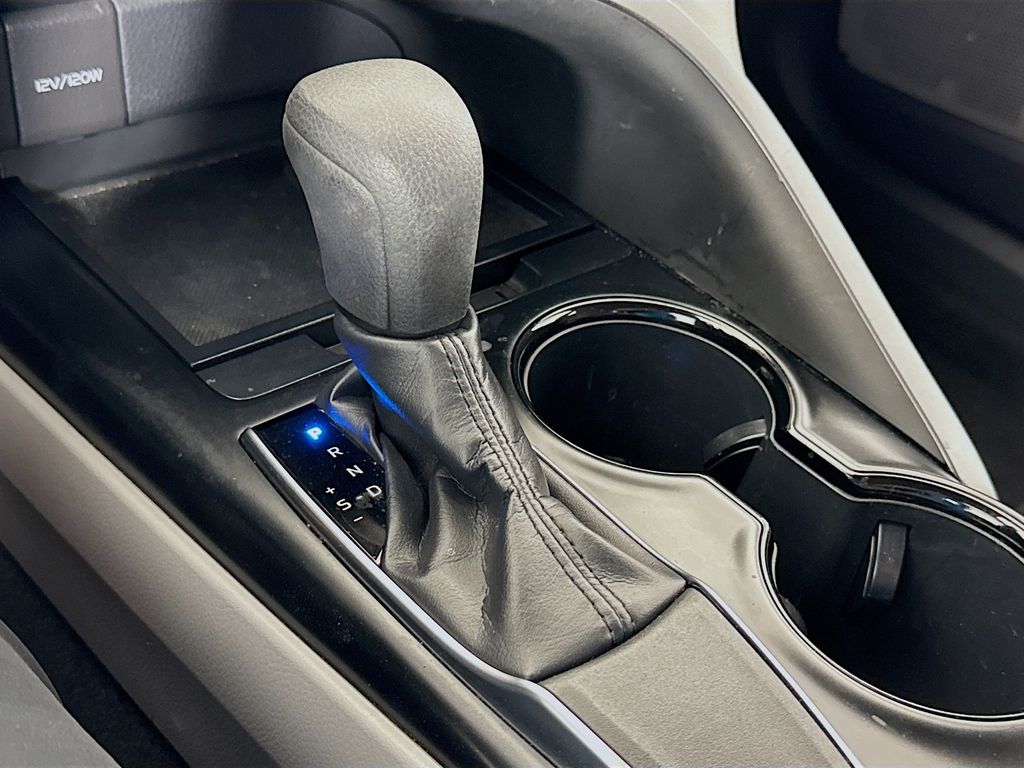 Thumbnail: 2019 Toyota Camry - 17