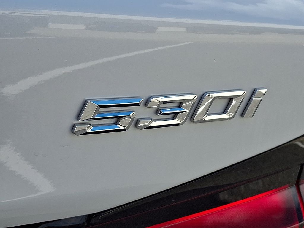 Thumbnail: 2023 BMW 5 Series - 30