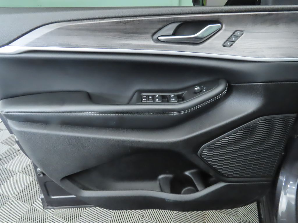 2023 Jeep Grand Cherokee L Limited Edition 25