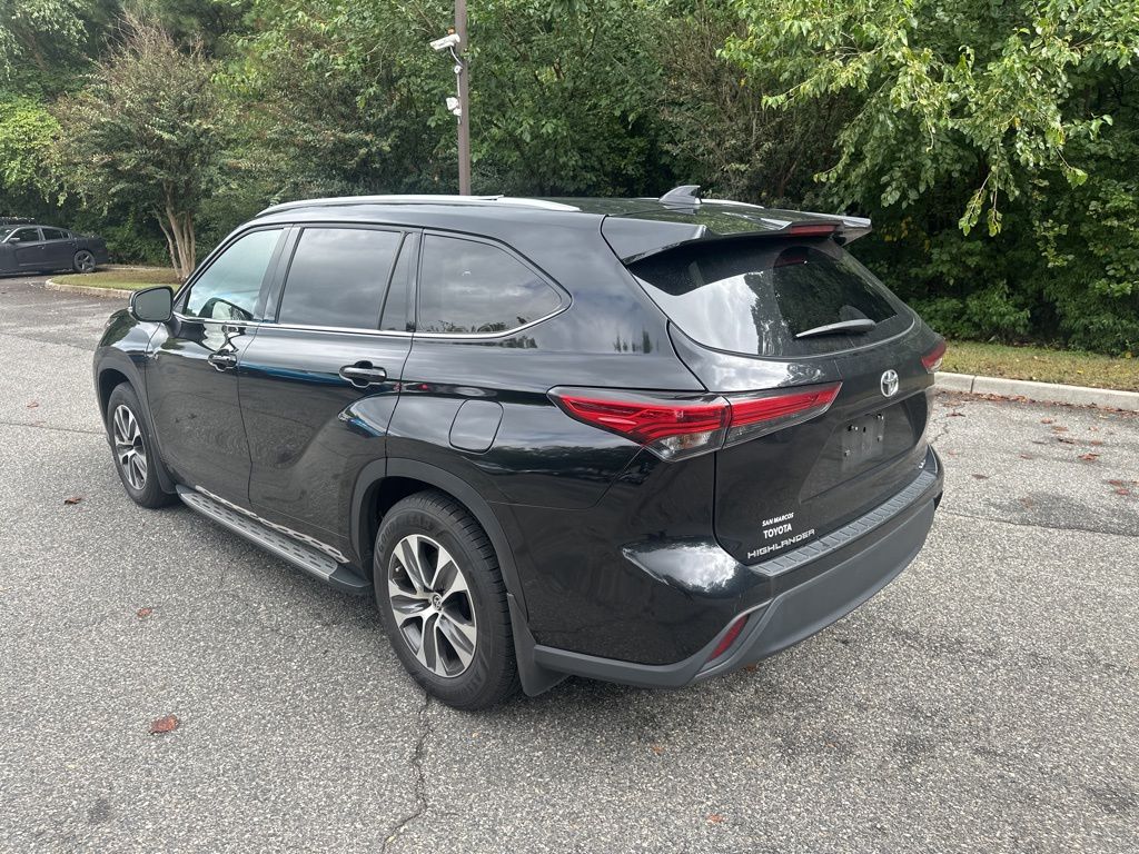 2022 Toyota Highlander XLE 19