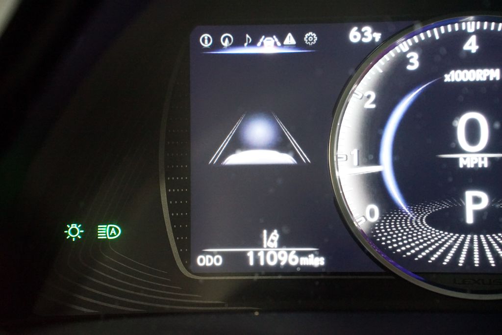 Thumbnail: 2022 Lexus ES - 17