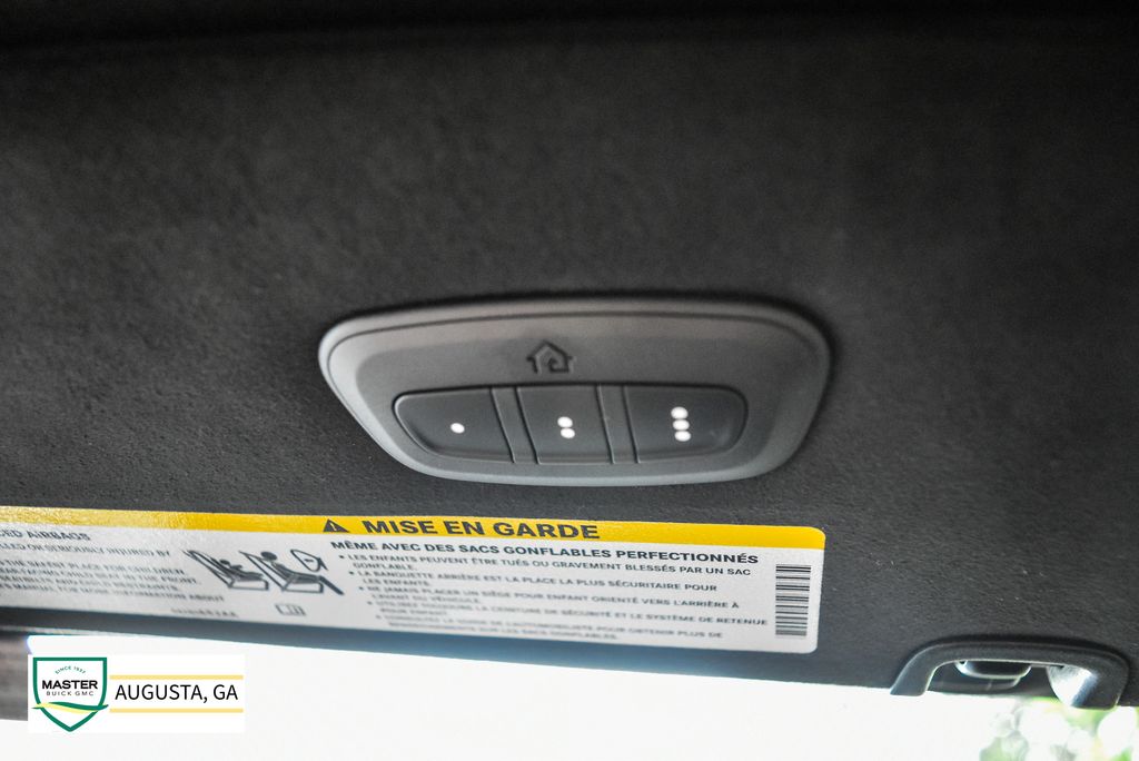 Used 2025 Chrysler Pacifica Van