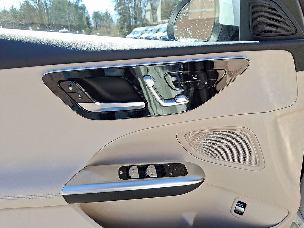 Thumbnail: 2025 Mercedes-Benz C-Class - 8