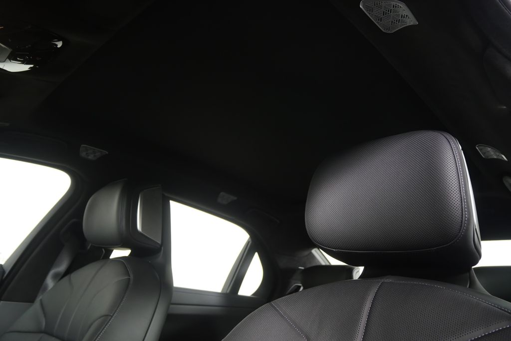 Thumbnail: 2026 BMW 7 Series - 12