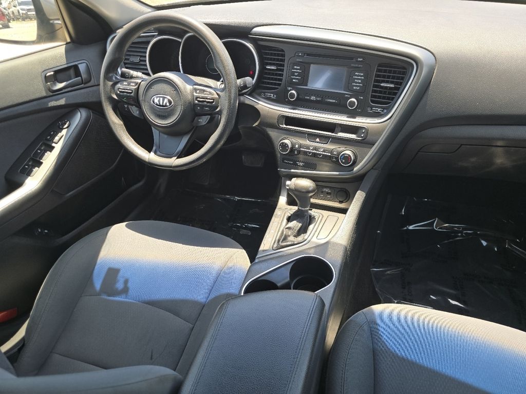 Used 2015 Silver Kia LX image 19