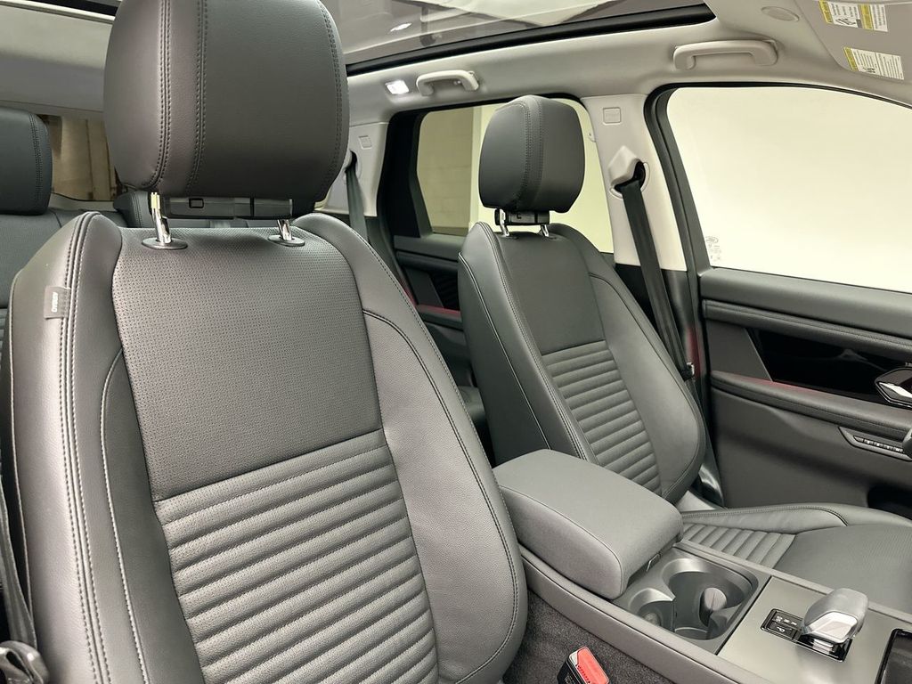 Thumbnail: 2025 Land Rover Discovery Sport - 12