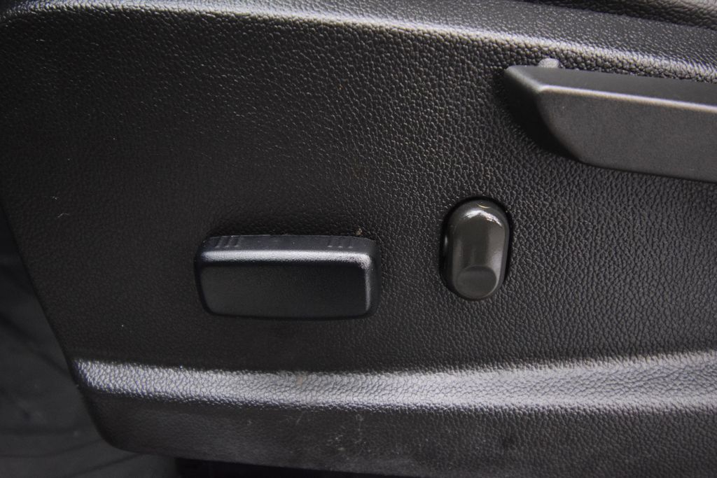 used 2022 GMC Canyon car, priced at $27,095