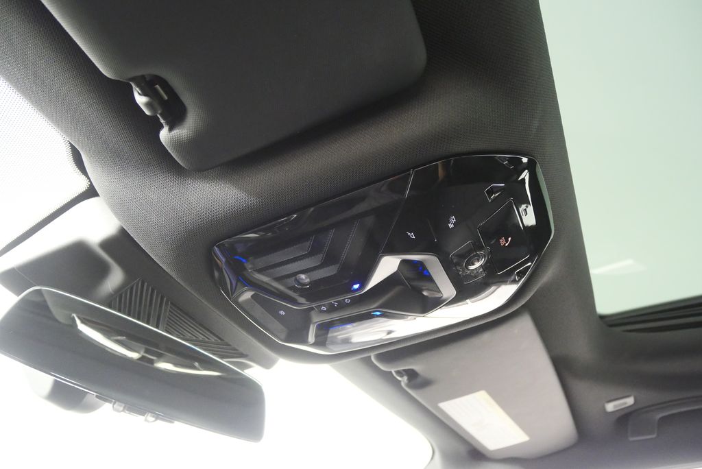Thumbnail: 2025 BMW 5 Series - 25