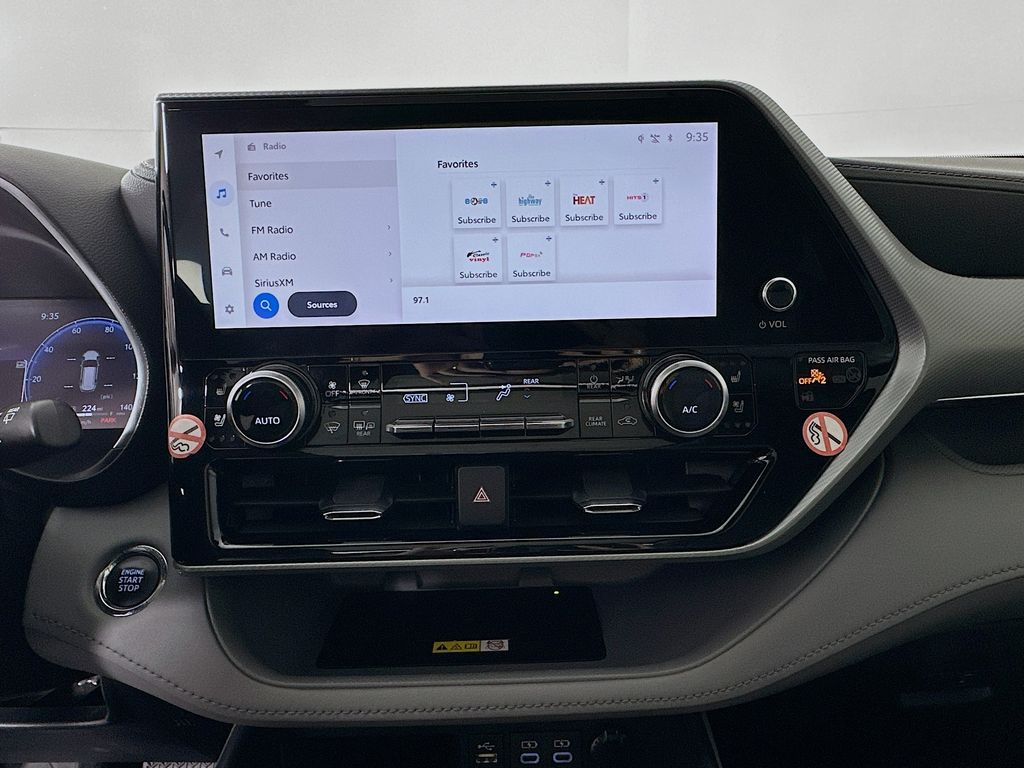 Thumbnail: 2023 Toyota Highlander - 14