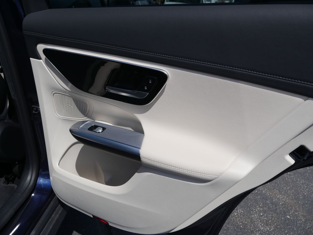 Thumbnail: 2024 Mercedes-Benz GLC - 26