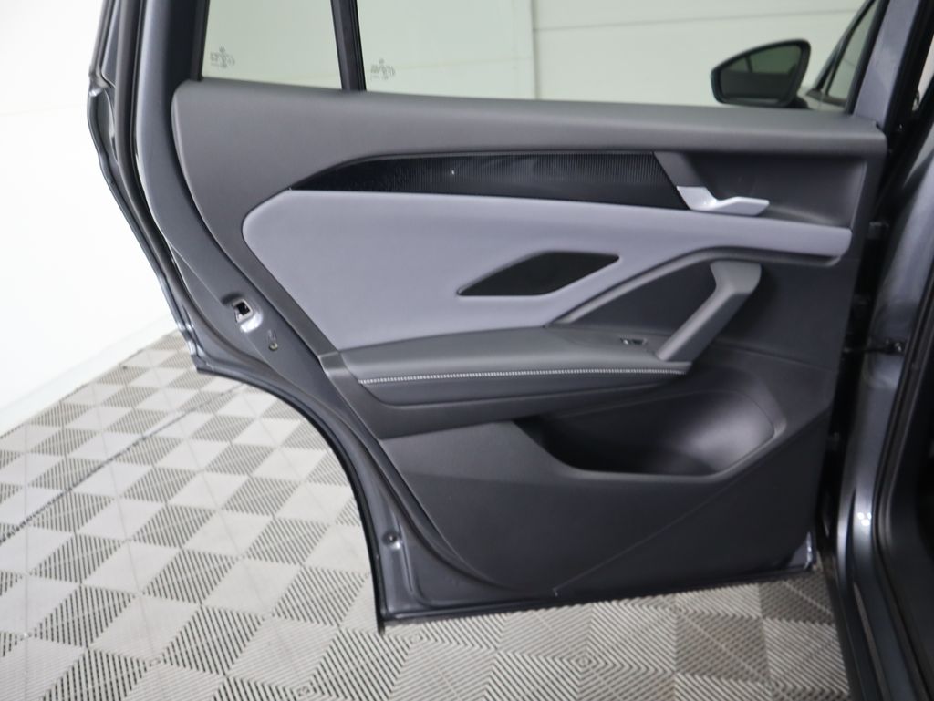2025 Volkswagen Tiguan 2.0T 27