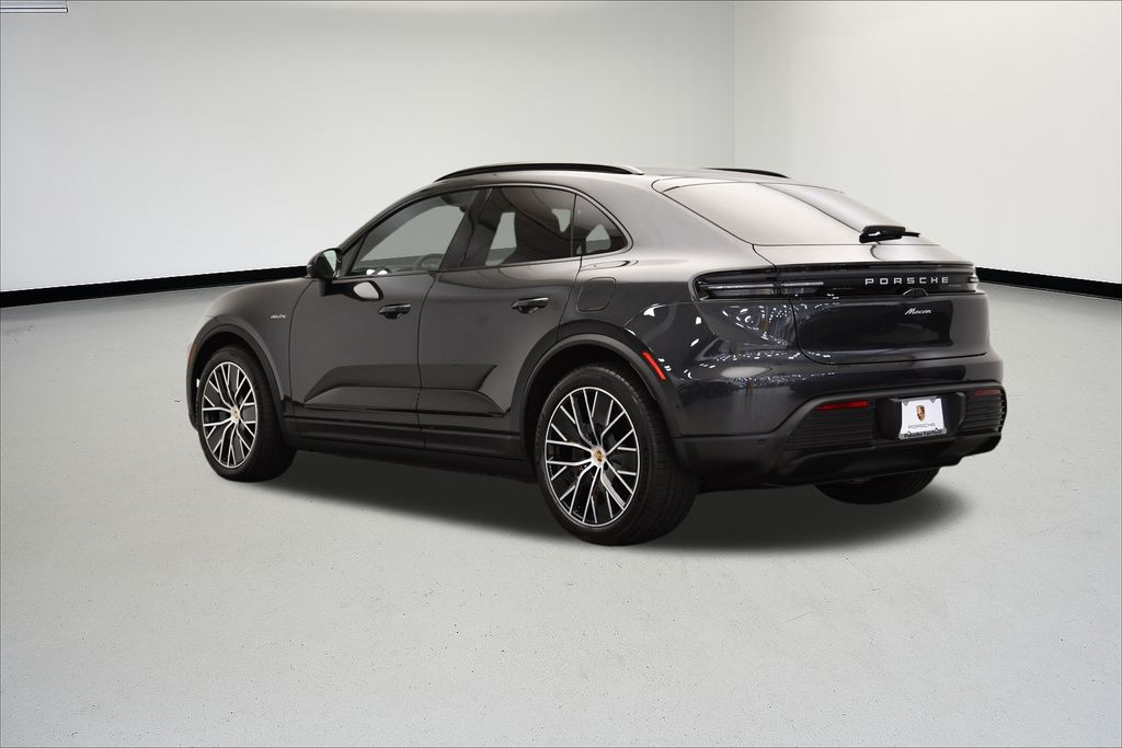 Thumbnail: 2025 Porsche Macan - 3