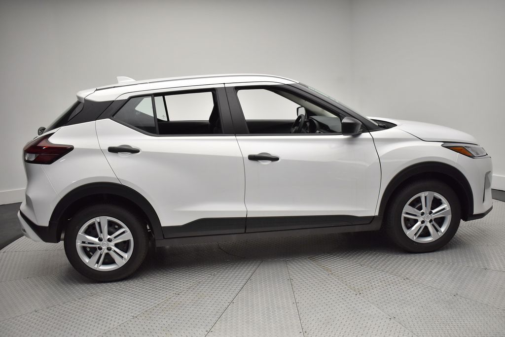 Thumbnail: 2025 Nissan Kicks - 4