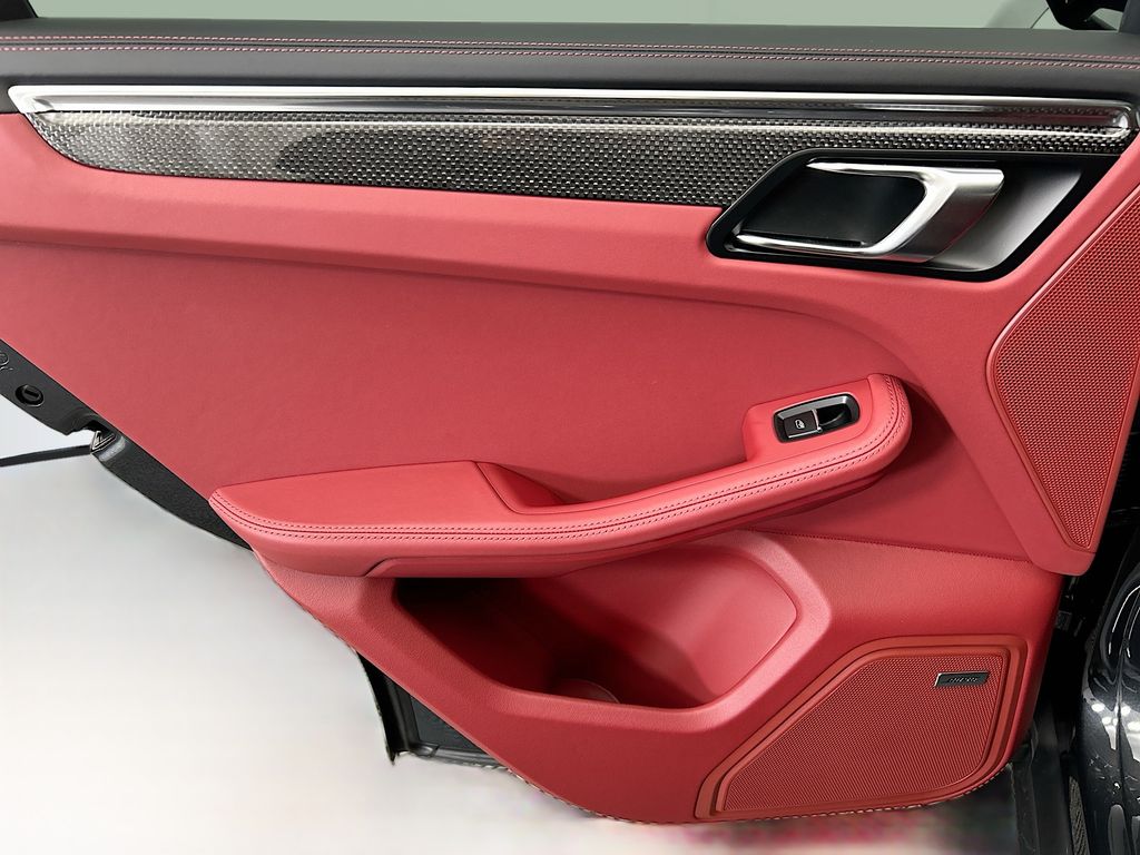 Thumbnail: 2026 Porsche Macan - 27