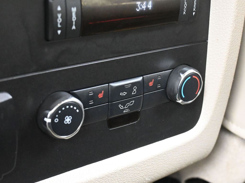 Used 2016 Midnight Lincoln Select image 39