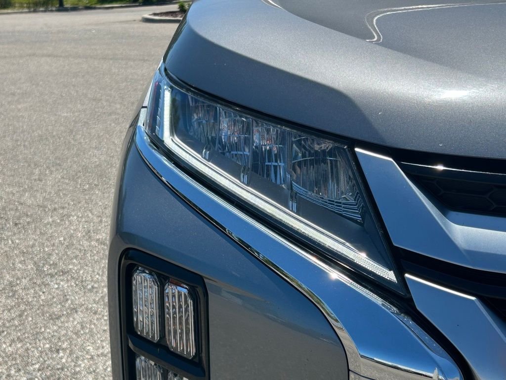 Used 2021 Gray Mitsubishi 2.0 SE image 40