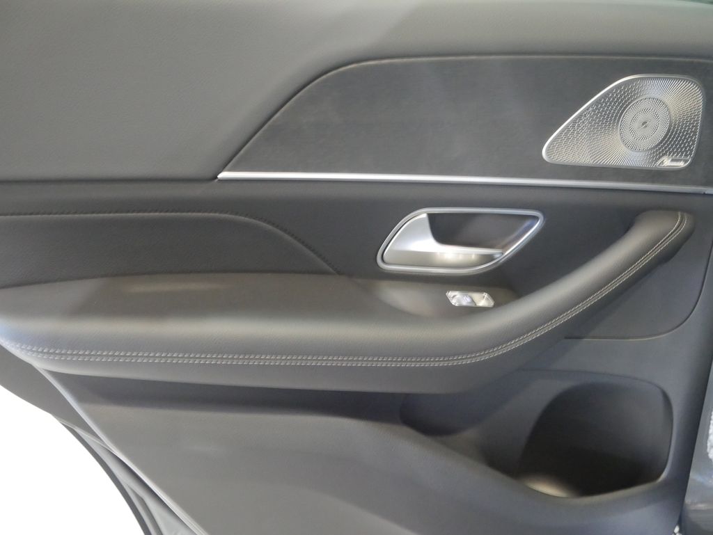 Thumbnail: 2026 Mercedes-Benz GLE - 22