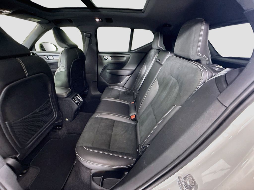 Thumbnail: 2019 Volvo XC40 - 21