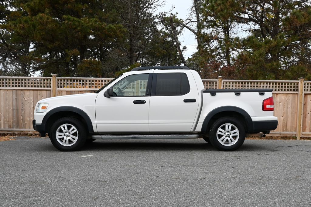 2008 Ford Explorer Sport Trac XLT 2