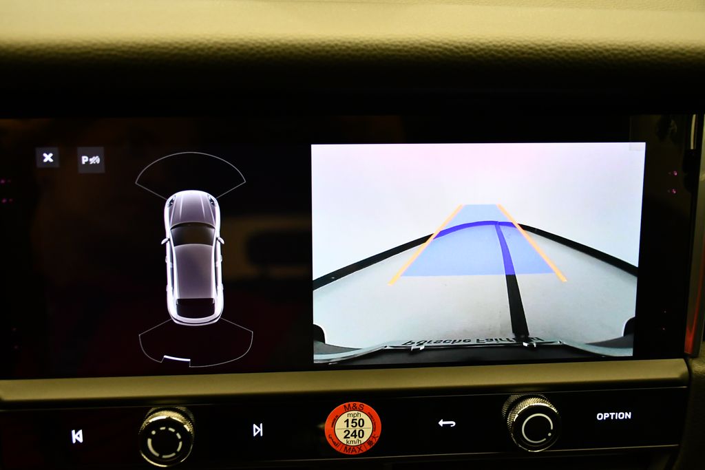 Thumbnail: 2026 Porsche Macan - 30